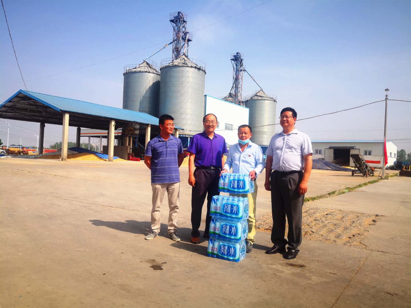 淮南農(nóng)場(chǎng)公司領(lǐng)導(dǎo)慰問種業(yè)分公司一線員工